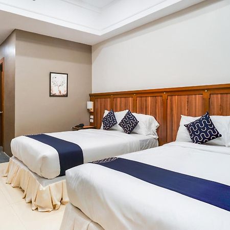 Capital O 460 World Palace Hotel Davao Екстер'єр фото